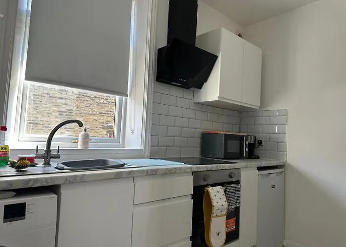 Church View House,2Bed,Brighouse Central Location
